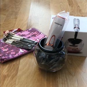 Make up brush cleaner & brushes